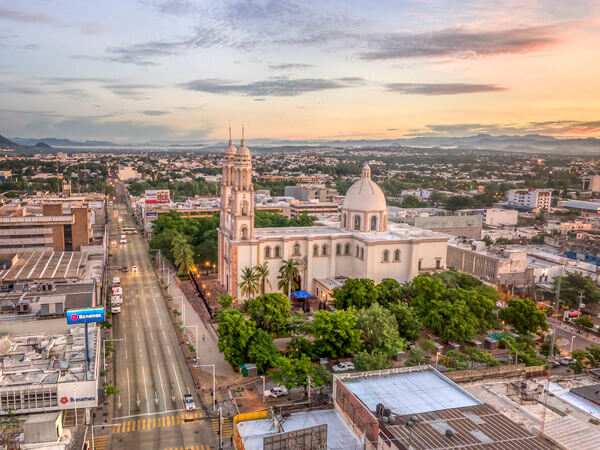 Catedral de Culiacán en Obregón y Angel Flores