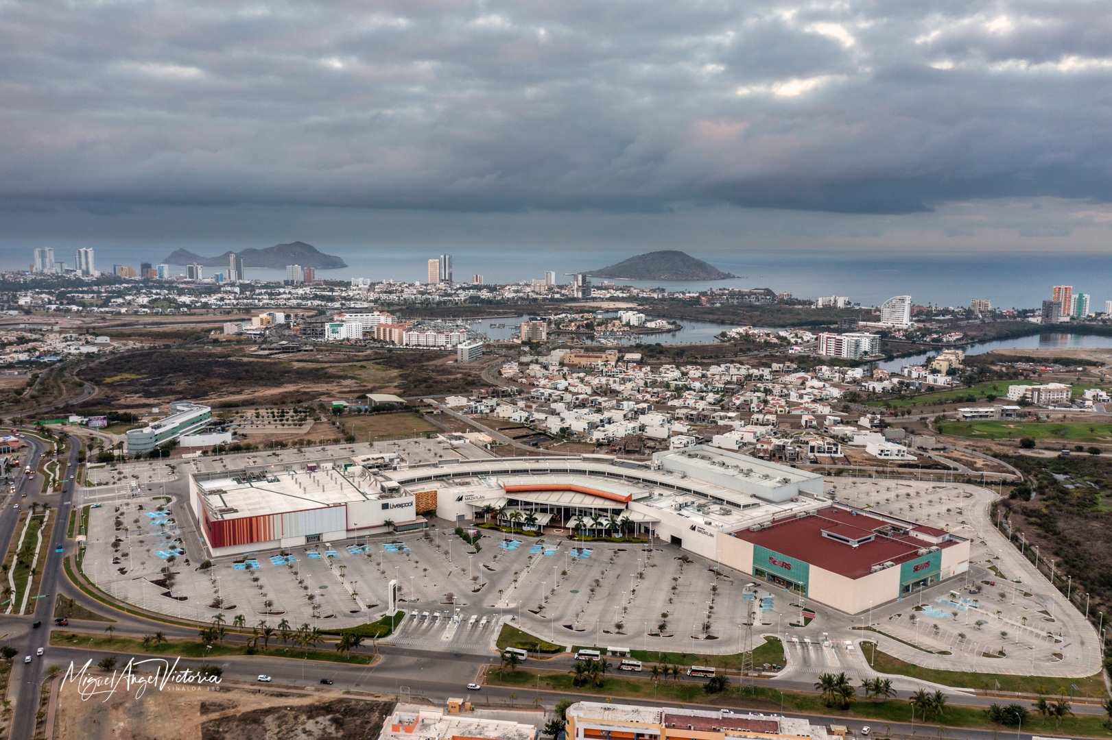 Plaza Comercial Galerias