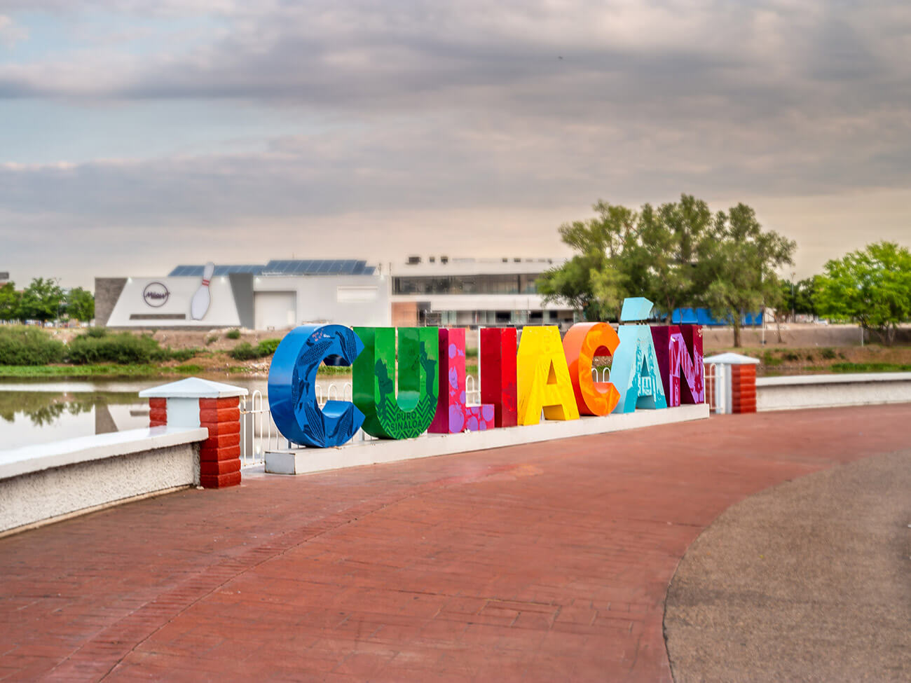 Asta Bandera Monumental