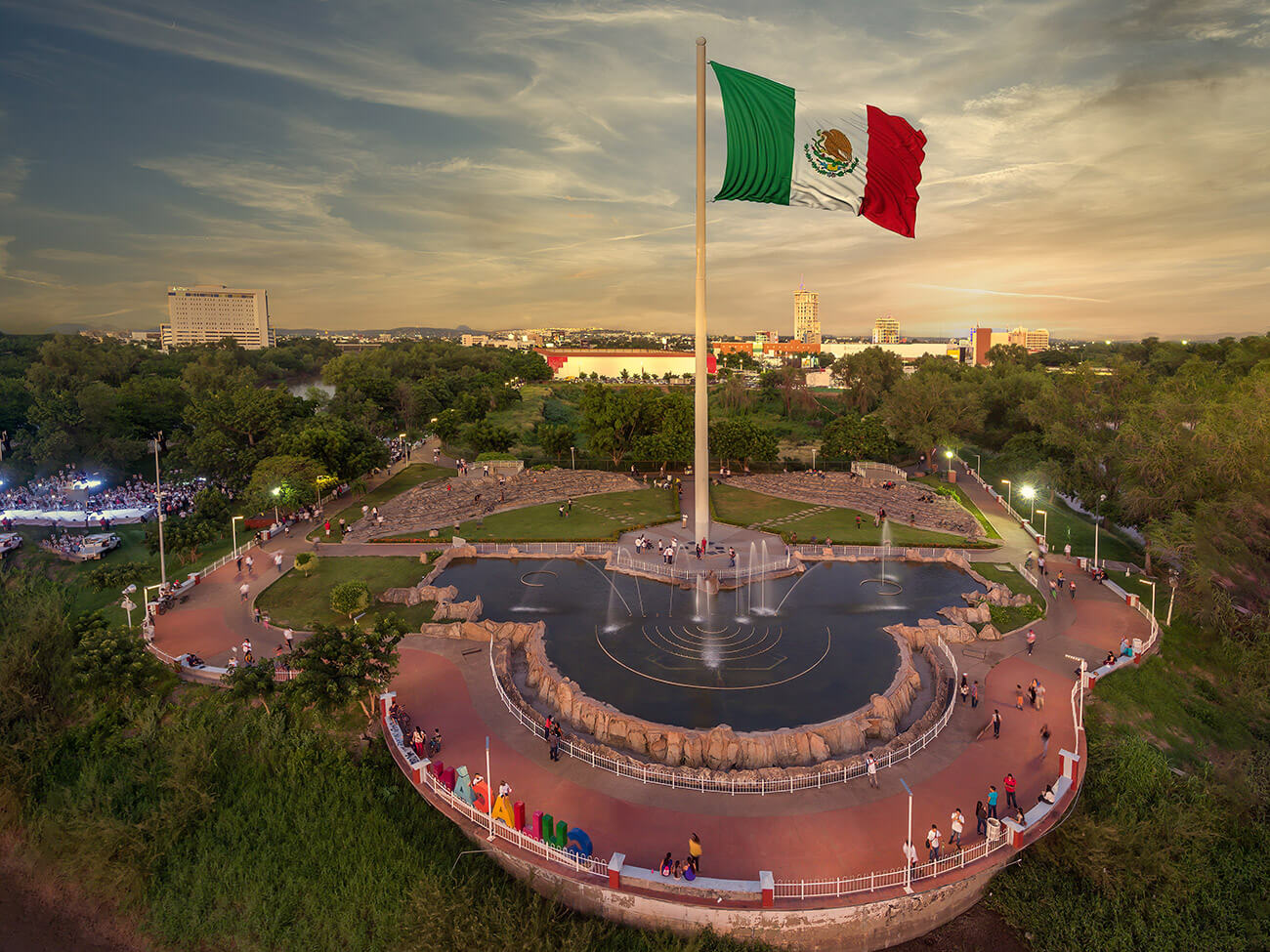 Asta Bandera Monumental